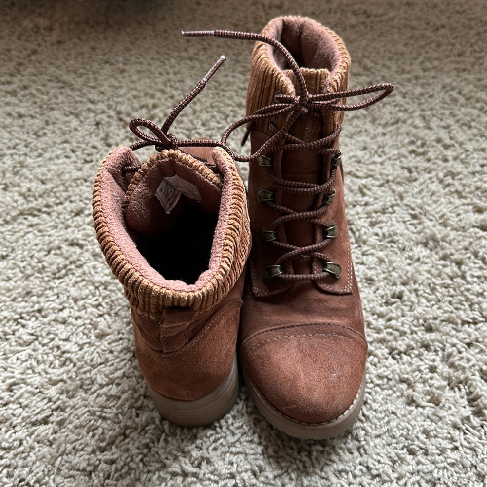 Universal Thread boot